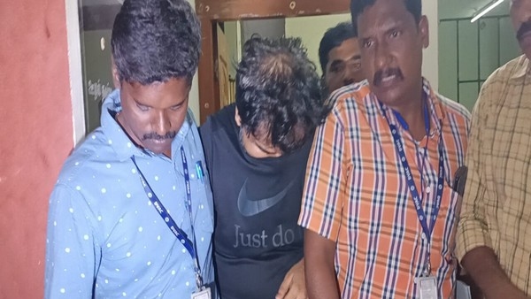 ২০ লক্ষ টাকা ঘুষ নিয়ে হাতেনাতে গ্রেপ্তার ইডির আধিকারিক 