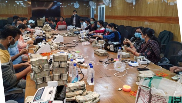 বাজেয়াপ্ত করা টাকা নিয়ে নীরবতায় কংগ্রেস-সঙ্গীদের নিশানা অমিত শাহে