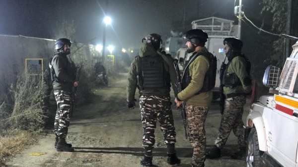 সোমবার কাশ্মীরের জন্য একটি বড় দিন! বিভিন্ন জায়গায় কড়া নিরাপত্তা সোমবার কাশ্মীরের জন্য একটি বড় দিন! বিভিন্ন জায়গায় কড়া নিরাপত্তা