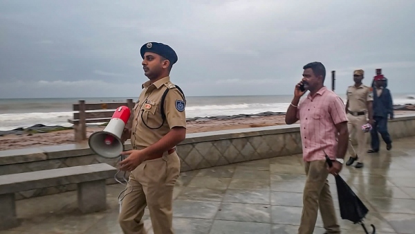 Cyclone Migzaum Warning: মিগজাউমের প্রভাবে তিন রাজ্যে ভারী বৃষ্টির পূর্বাভাস Cyclone Migzaum Warning: মিগজাউমের প্রভাবে তিন রাজ্যে ভারী বৃষ্টির পূর্বাভাস