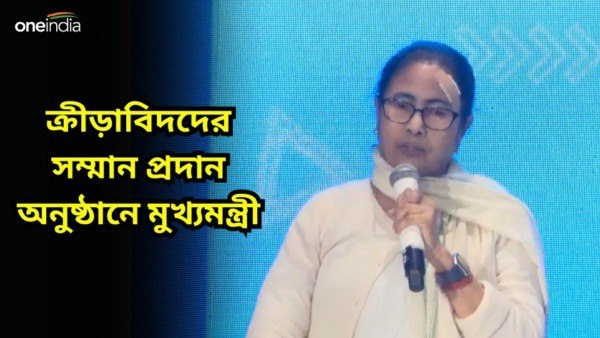 দুর্ঘটনার পরের দিনই ফুরফুরে মেজাজে মুখ্যমন্ত্রী মমতা