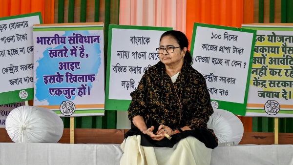 একশো দিনের কাজে বাংলার ২১ লক্ষ শ্রমিককে টাকা দেবে রাজ্য সরকার, বড় ঘোষণা মমতার একশো দিনের কাজে বাংলার ২১ লক্ষ শ্রমিককে টাকা দেবে রাজ্য সরকার, বড় ঘোষণা মমতার