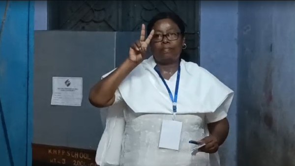 ভোট দিলেন আসানসোলের সিপিআইএম প্রার্থী