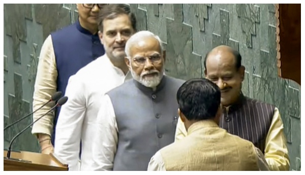 Narendra Modi-Rahul Gandhi Meet Narendra Modi-Rahul Gandhi Meet