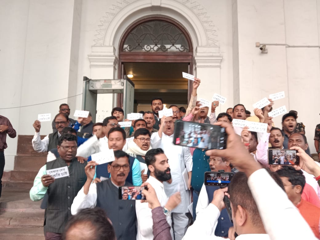 উত্তপ্ত বিধানসভা