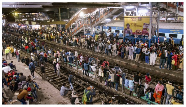 Holi Special NJP to Howrah Train