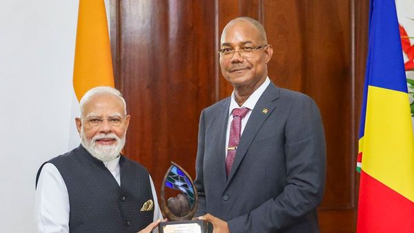 PM Modi receiving Seychelles highest state honor award