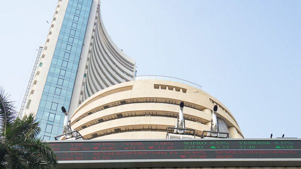 Indian stock market index declining during geopolitical crisis