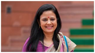 প্রশ্নের বিনিময়ে ঘুষ মামলা, মহুয়া মৈত্রকে ঘিরে আইনি লড়াইয়ে দিল্লি হাই কোর্টের রায়ে স্থগিতাদেশ সুপ্রিম কোর্টের