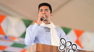 বিজেপি একটা জালিয়াতির দল, মোদী গরিবদের লাইনে দাঁড় করাতে ভালোবাসেন, মন্তব্য অভিষেকের