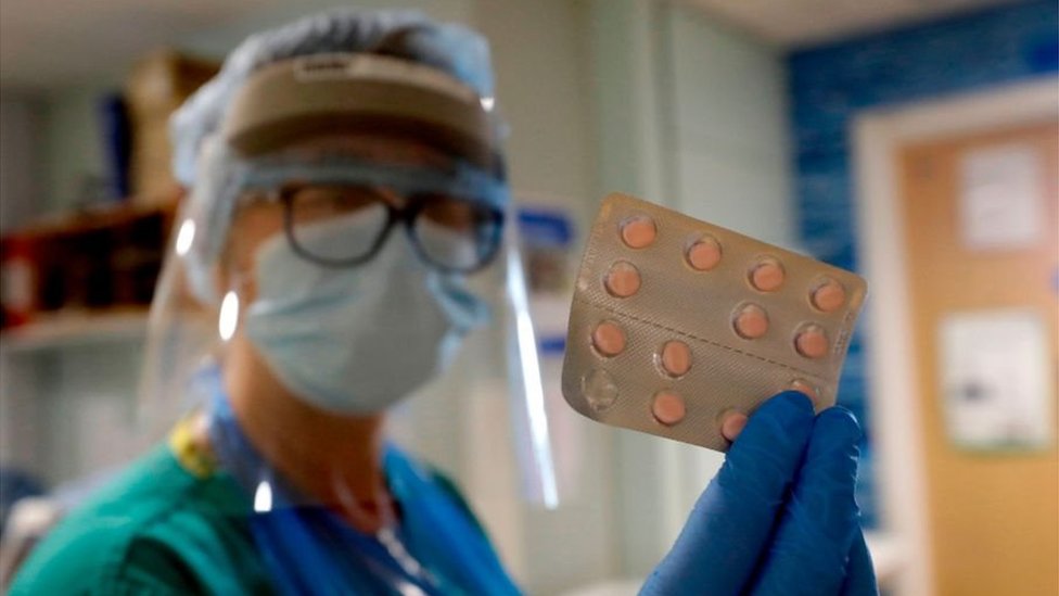 বিভিন্ন জায়গাতে তল্লাশি চালানো হচ্ছে বিভিন্ন জায়গাতে তল্লাশি চালানো হচ্ছে