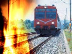 कर्नाटक: ट्रेन में लगी भयानक आग, दो मरे, सात झुलसे