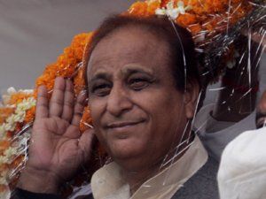 कांग्रेस सत्ता के लिए संघ से भी हाथ मिला सकती है: आजम खां