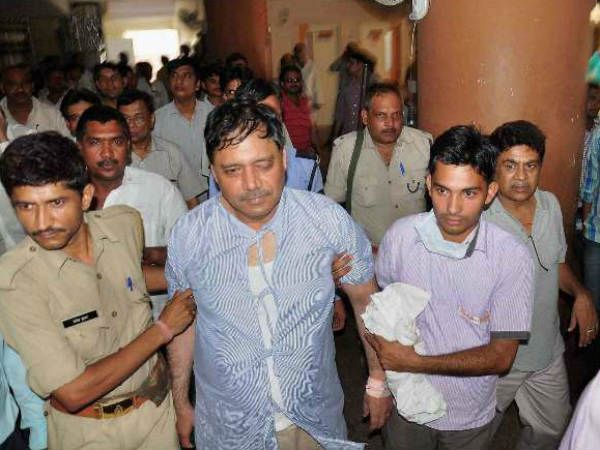 मुरादाबाद हिंसा: जिलाधिकारी चंद्रकांत ने गंवाई अपनी आंख 