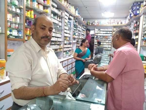 500-1000 रुपए के नोट बंद होने के बाद क्‍या है बाजार का हाल, पढ़िए आंखों देखी