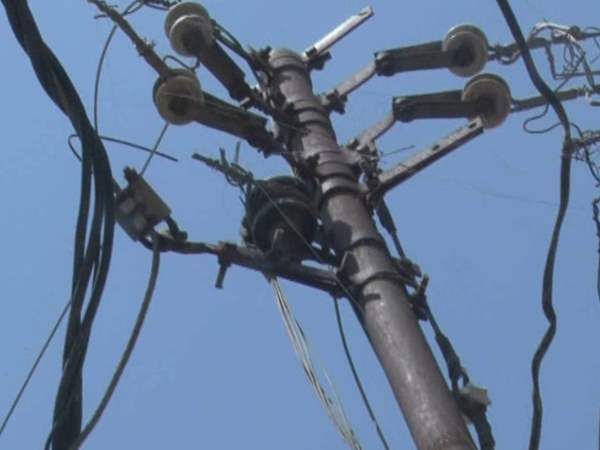 वाराणसी: सीएम अखिलेश यादव के बिजली के दावे की पोल खोलता ये गांव