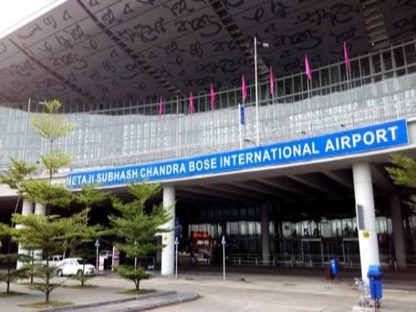 कोलकाताः प्राइवेट पार्ट्स में मादक पदार्थ छिपाकर ले जा रही थी विदेशी महिला, गिरफ्तार