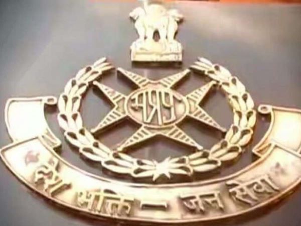 पत्रकार का कैमरा तोड़ने के मामले में SDM, SI और थाना प्रभारी के खिलाफ वारंट