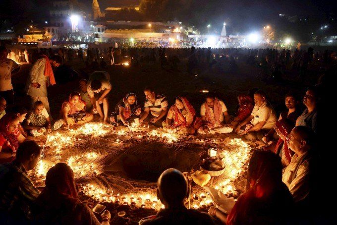 Diwali 2018: दीपावली में सुख-समृद्धि के उपाय