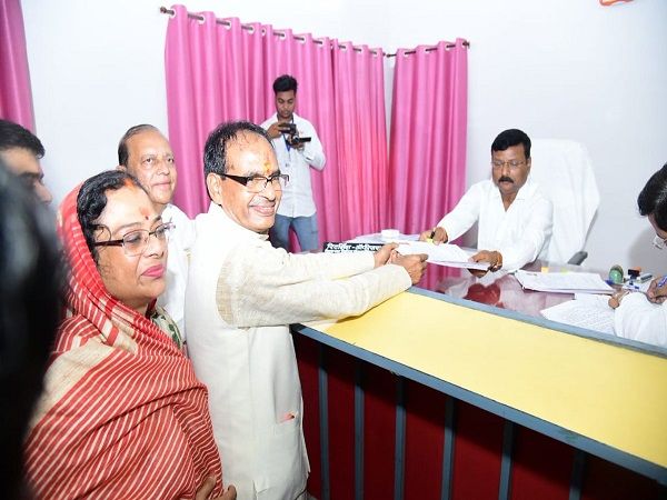 शुभ मुहूर्त पर ही मुख्यमंत्री शिवराज सिंह ने दाखिल किया नामांकन 
