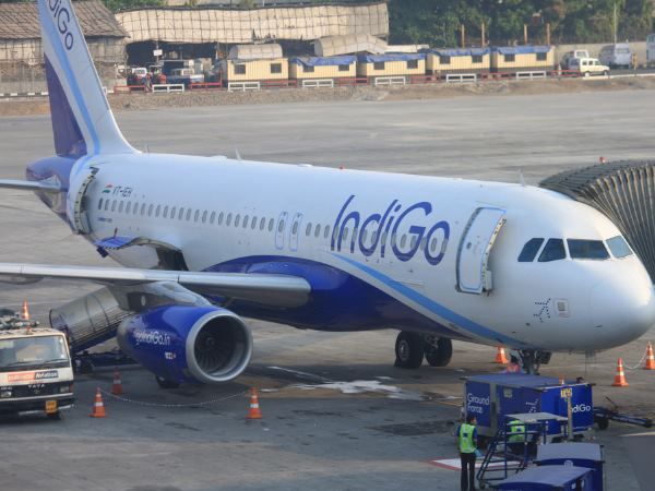 मुंबई में इंडिगो फ्लाइट को बम से उड़ाने की मिली धमकी, निकली अफवाह