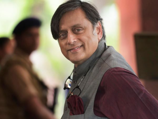 अंग्रेजी के बाद अब शशि थरूर ने दिखाई अपनी साइंस की नॉलेज, पढ़कर भौंचक्के हुए लोग