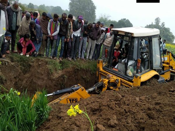 70 फीट गहरे बोरवेल में गिरा 2 साल के तेज प्रताप को रेस्‍क्‍यू टीम ने बचाया, देखे तस्‍वीरें 