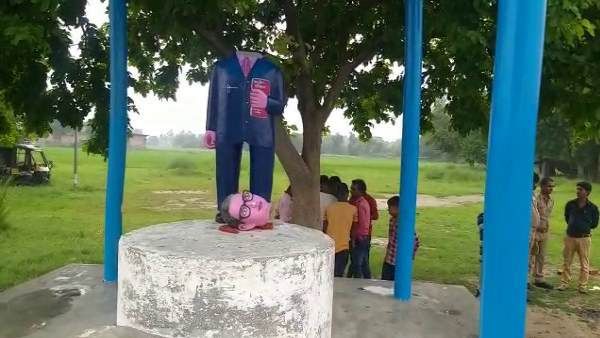आजमगढ़ में दो स्थानों पर तोड़ी डॉ. भीमराव अंबेडकर की प्रतिमा, हंगामे के बाद पहुंची पुलिस फोर्स