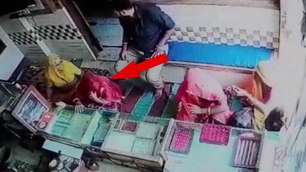 ज्वेलरी की शॉप से चोरी हो गया 4 लाख का सोना, दुकानदार ने सीसीटीवी में देखी महिलाओं की करतूत