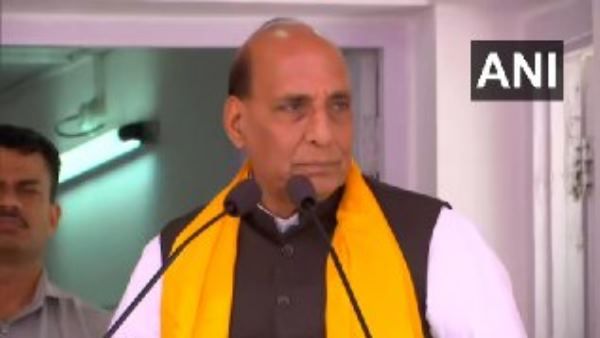 लद्दाख पहुंचे राजनाथ सिंह ने पाकिस्तान से पूछा-कश्मीर तुम्हारा था ही कब, जो रोते रहते हो