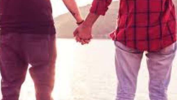 पिता को पता चली 14 साल के बेटे के Gay होने की बात, बॉयफ्रेंड के साथ देखने पर भड़का और फिर...