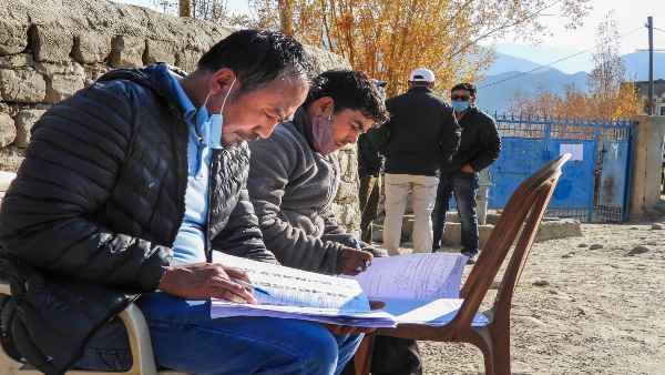 यूपी उपचुनाव के EXIT POll: मल्हनी, बांगरमऊ और घाटमपुर के परिणाम देंगे ज्यादा ख़ुशी