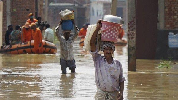 भारी बारिश और भीषण बाढ़ की बढ़ती घटनाओं पर जानिए क्या कहते हैं IPCC के वैज्ञानिक 