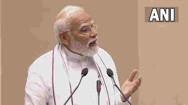 पीएम मोदी ने कहा-  हमें अदालतों में स्थानीय भाषाओं को बढ़ावा देना चाहिए, कार्यक्रम में सभी राज्यों के CM शामिल