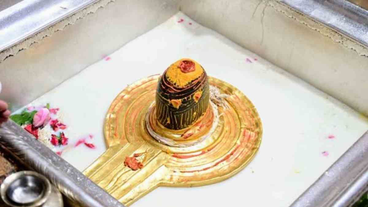 Hindu Temple Science: ब्रह्मांडीय ऊर्जा का केन्द्र है मंदिर का गर्भगृह, प्रवेश से पहले तपस्या जरूरी