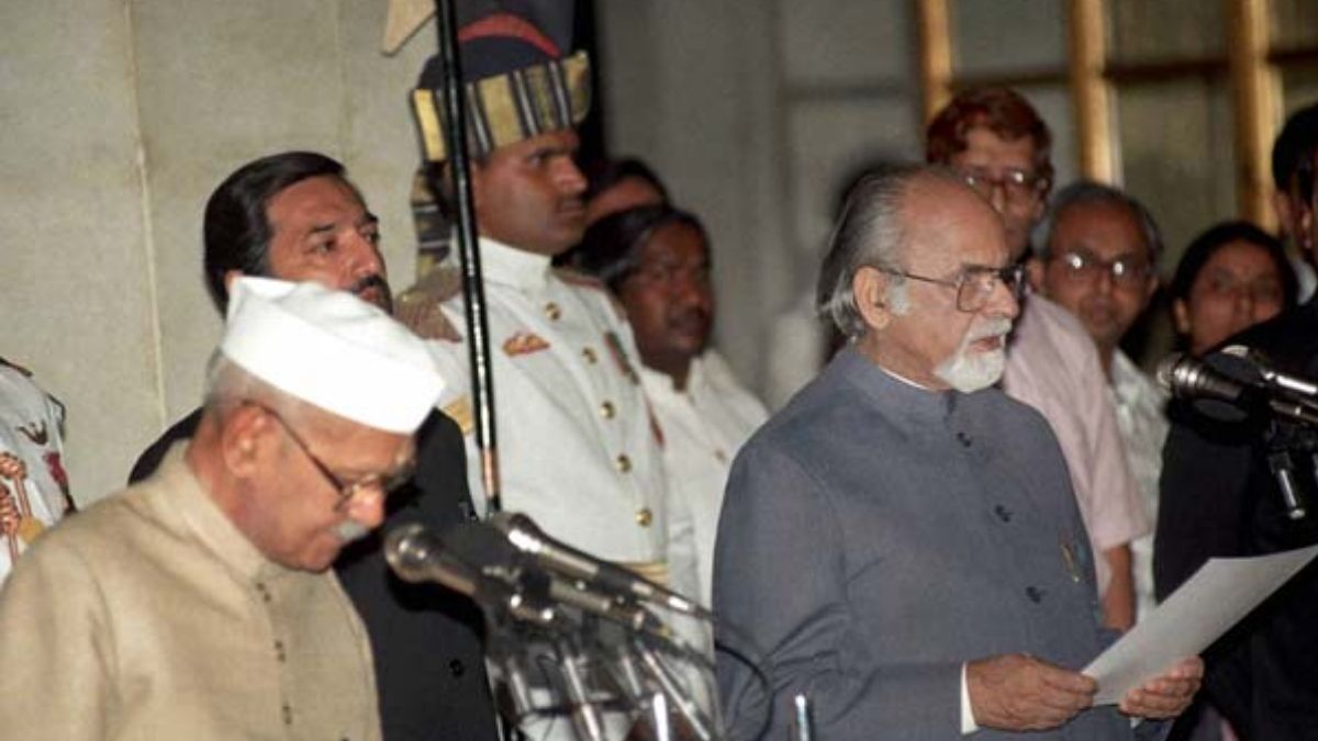 NDA के 25 साल : अगर 1997 में कांग्रेस गुजराल सरकार नहीं गिराती तो भाजपा सत्ता में नहीं आती