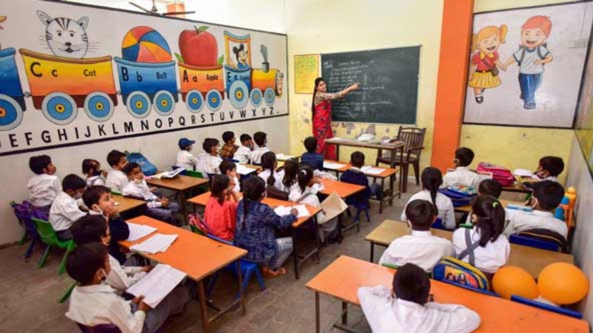 NEP: स्कूल से लेकर विश्वविद्यालय तक शुरु हुआ शिक्षा का भारतीयकरण