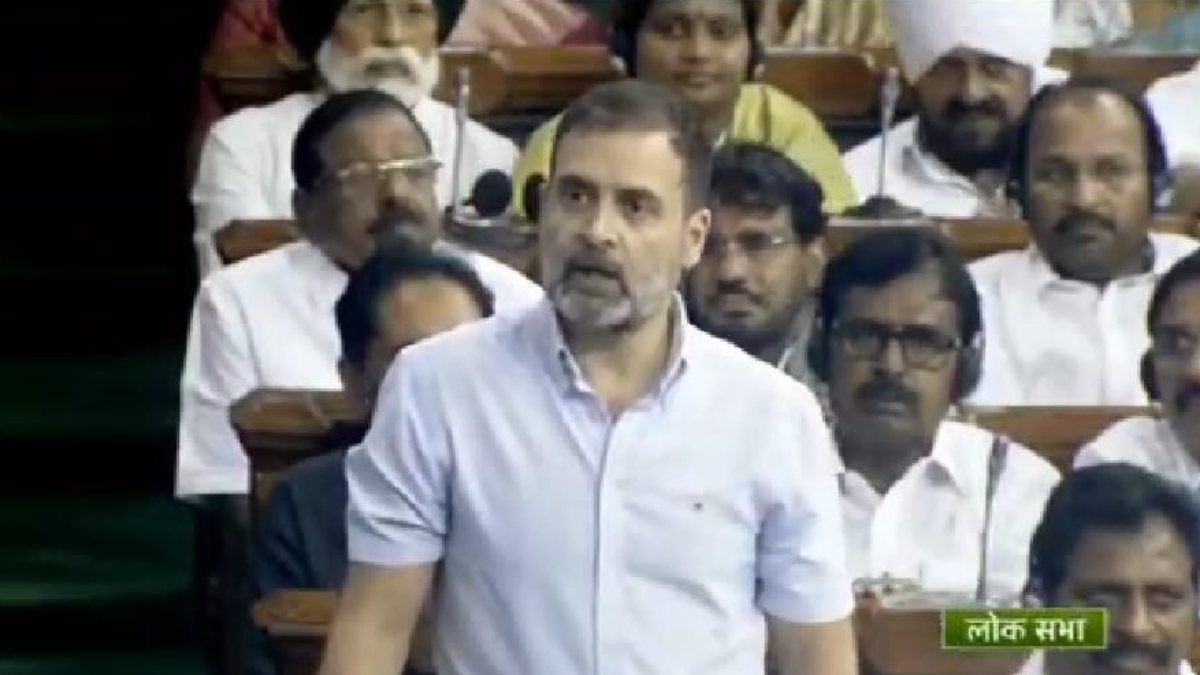 संसद में Rahul Gandhi के कथित 'फ्लाइंग किस' पर कांग्रेस क्या बोली?