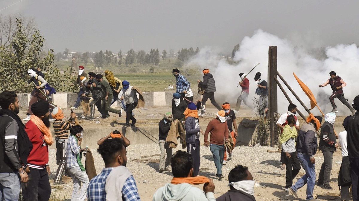 Kisan Andolan: अमीर किसानों के ट्रैक्टर प्रदर्शन में गरीब किसान गायब क्यों?