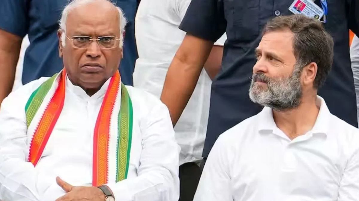 कांग्रेस में ही उठी संविधान के खिलाफ आवाज