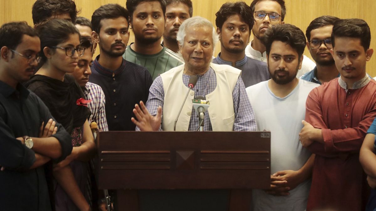 बांग्लादेश: यूनस सरकार का हिंदुओं के लिए तालिबानी फरमान, अजान के समय भक्ति संगीत रोकने के आदेश 