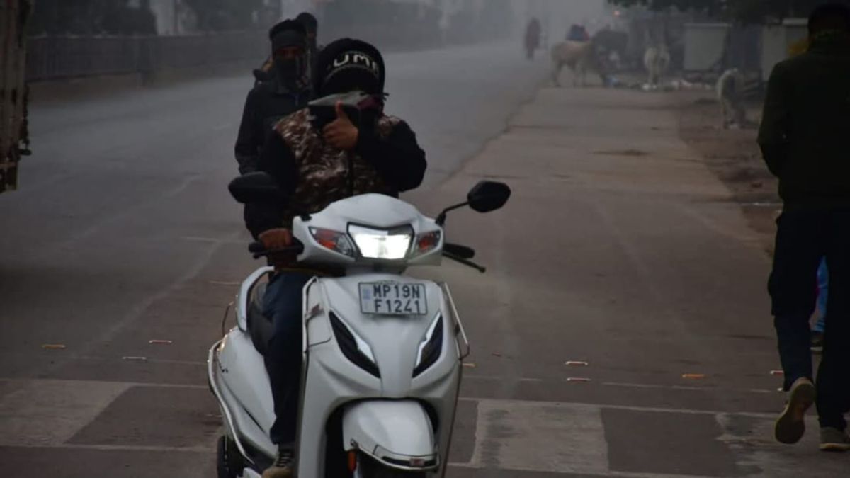MP Weather: सावधान! ठंड के बीच बिगड़ने जा रहा है एमपी का मौसम, इन जिलों में आज होगी बारिश, IMD का अलर्ट जारी