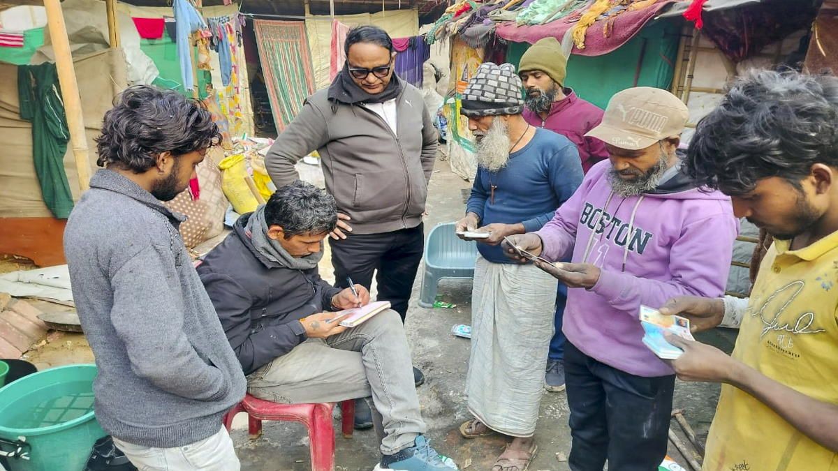 अमेरिका में अवैध अप्रवासियों को लेकर इमरजेंसी, भारत में बांग्लादेशी घुसपैठियों के खिलाफ कब आपातकाल?