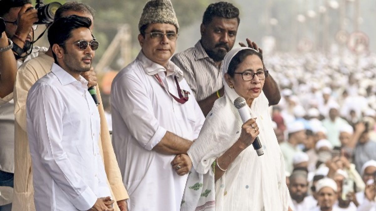 Bengal Job scam: आपदा में अवसर खोज रहीं ममता? सुप्रीम कोर्ट के फैसले के बाद कैसे BJP को घेरने में जुट गईं?