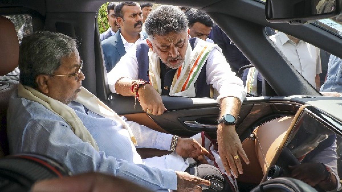 Karnataka Congress: डीके शिवकुमार की कांग्रेस अध्यक्ष पद से होगी छुट्टी? सिद्दारमैया के किस करीबी का नाम आगे?