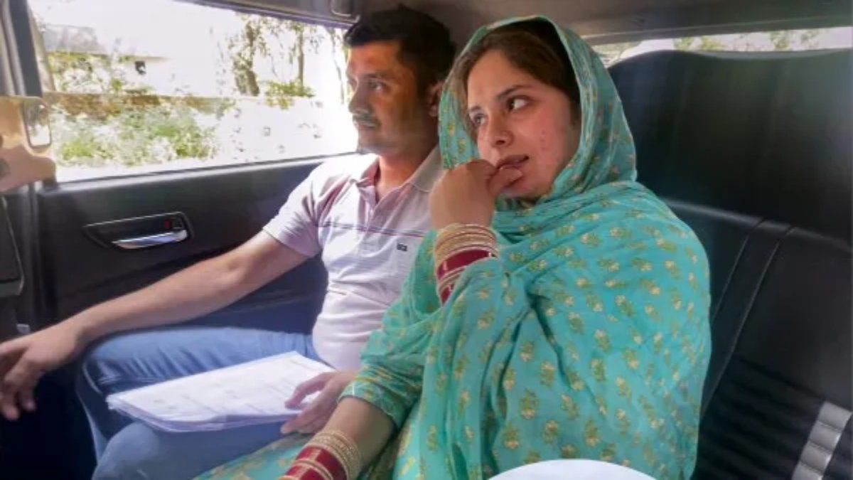 'मुख्यालय से मिली थी परमिशन', पाकिस्तानी महिला से शादी पर बर्खास्त CRPF जवान की सफाई, आरोपों से इनकार 