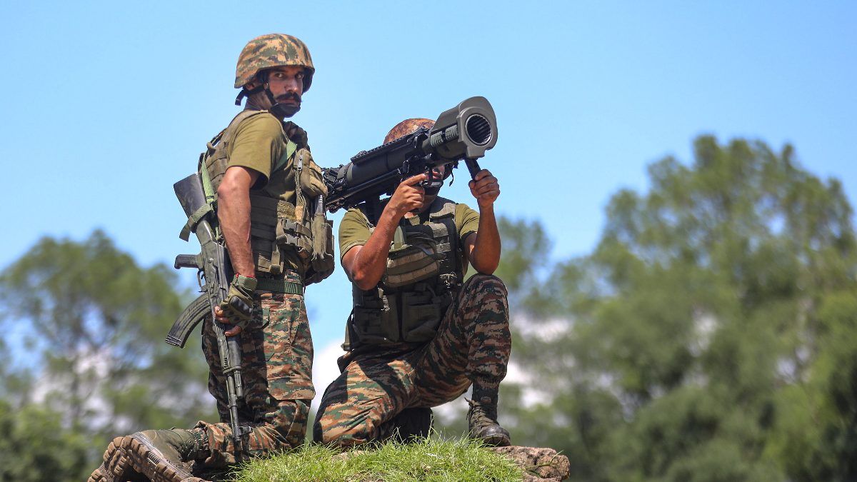 नापाक हरकतों से बाज नहीं आ रहा Pakistan, 9वें दिन फिर तोड़ा सीजफायर, भारतीय सेना ने दिया जवाब