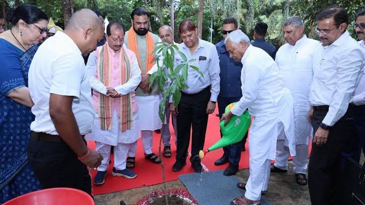 Bihar News: वन महोत्सव में लगेेंगे 5 करोड़ पौधे, छात्रों को मिलेंगे मुफ्त पौधे