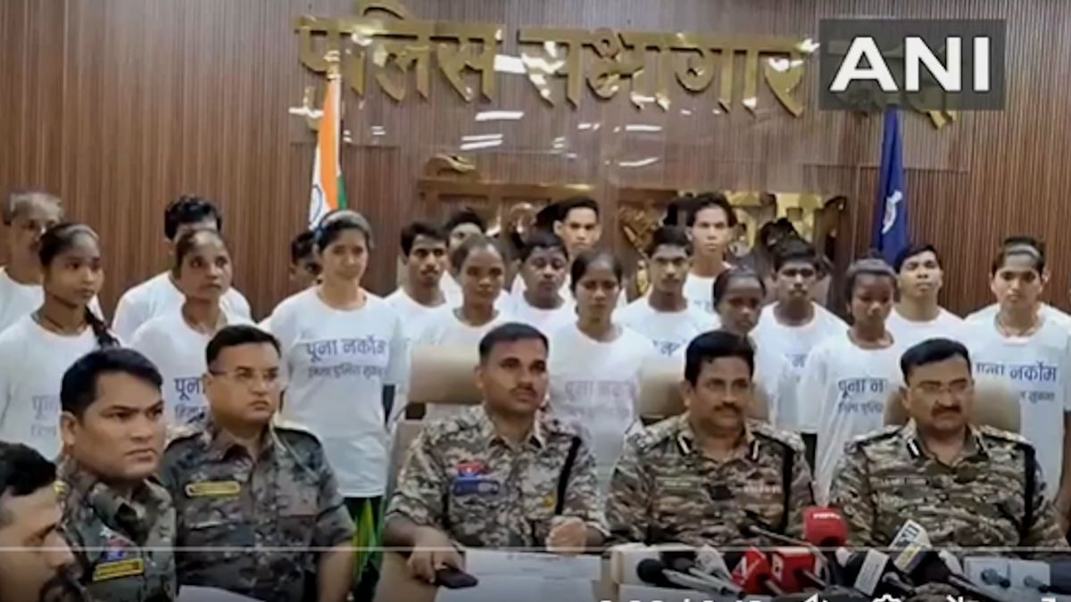 Naxalites Surrender: 23 नक्सलियों ने किया आत्मसमर्पण, अब किसे मिलेगा 1.18 करोड़ रुपए का इनाम?
