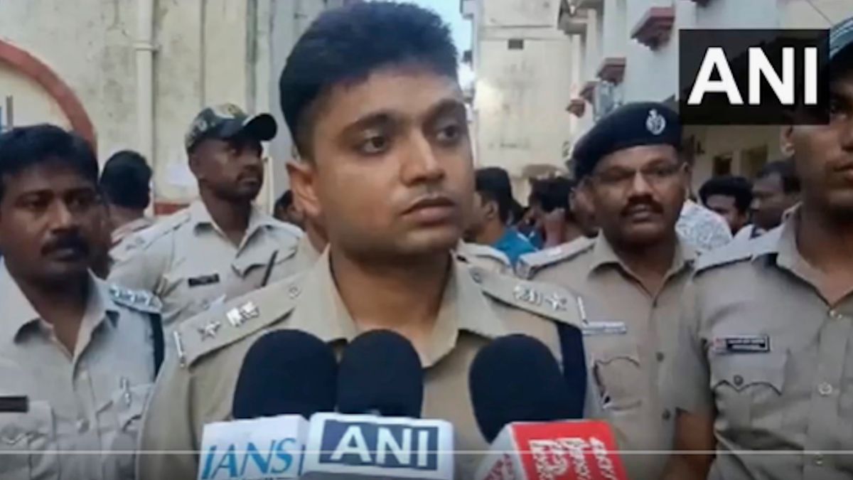 बालेश्वर कॉलेज विवाद: ओडिशा में छात्रा के आरोपों पर शिक्षक की गिरफ्तारी, प्रिंसिपल पर भी गिरी निलंबन की गाज